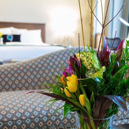 Hotel Blackfoot YYC Екстериор снимка
