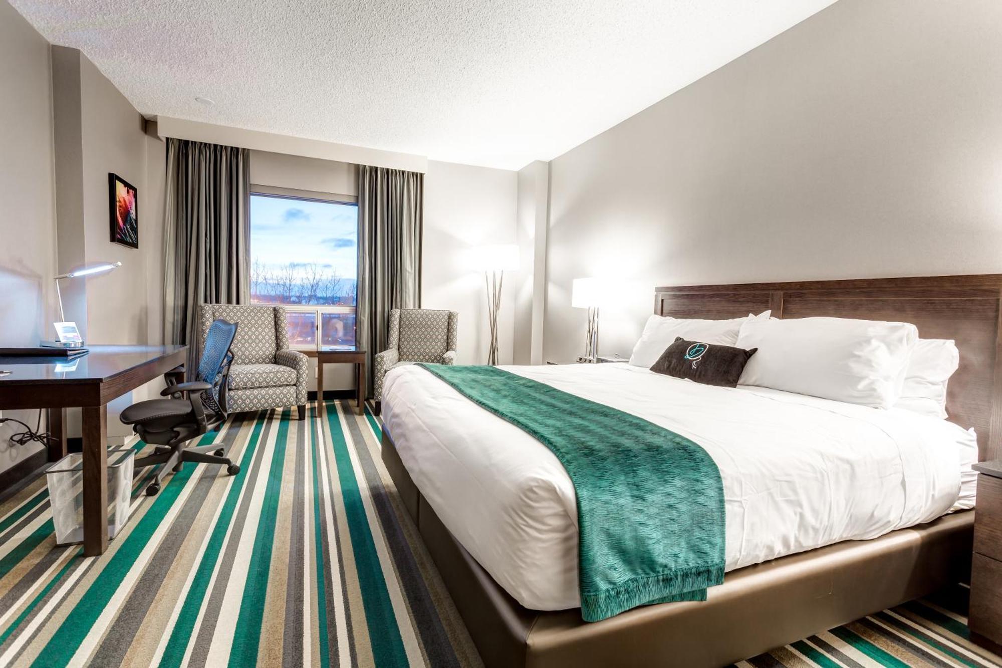 Hotel Blackfoot YYC Екстериор снимка