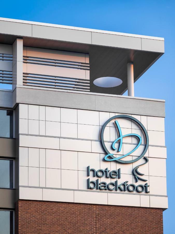 Hotel Blackfoot YYC Екстериор снимка